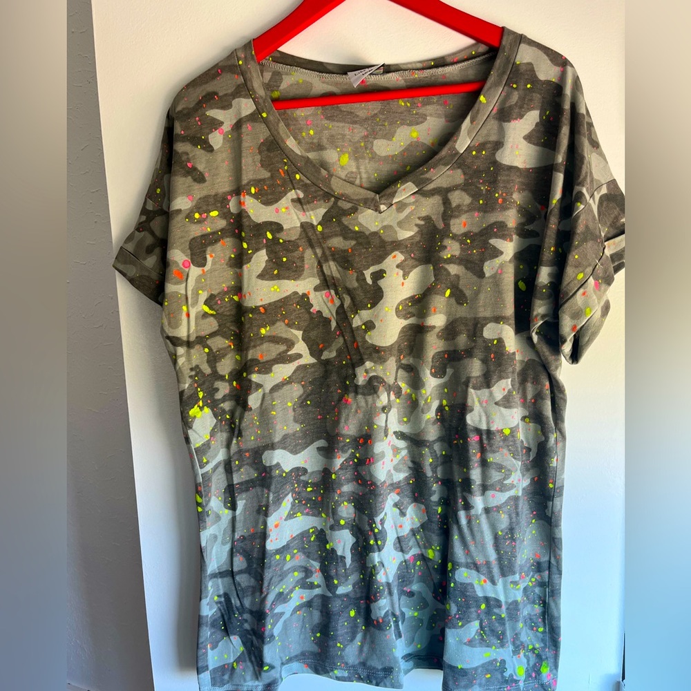 NWOT - Like Love - Neon Paint Splatter Camo Tee - size L